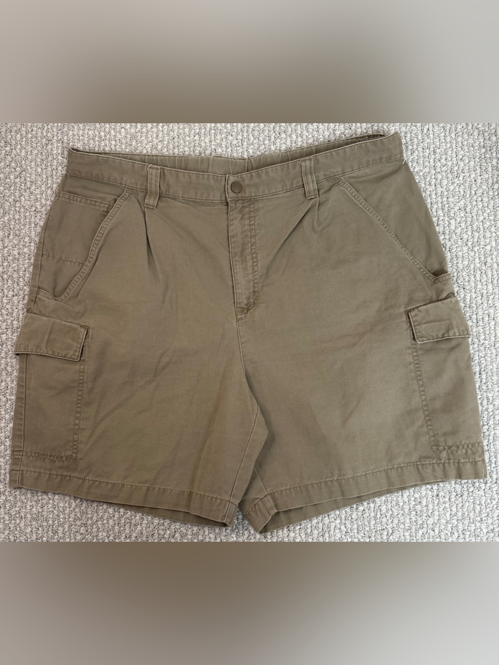 Columbia Tan Cargo Shorts Gorpwear Men’s size 38